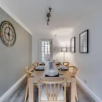 Stylish Detached House - Close To City Centre - Sleeps Up To 7 - Driveway Parking, Self Check-In, Study Room, Fast Wifi And Sky Tv By Yoko Property