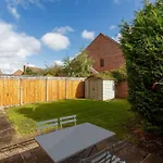 Stylish Detached House - Close To City Centre - Sleeps Up To 7 - Driveway Parking, Self Check-In, Study Room, Fast Wifi And Sky Tv By Yoko Property