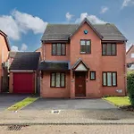 Stylish Detached House - Close To City Centre - Sleeps Up To 7 - Driveway Parking, Self Check-In, Study Room, Fast Wifi And Sky Tv By Yoko Property